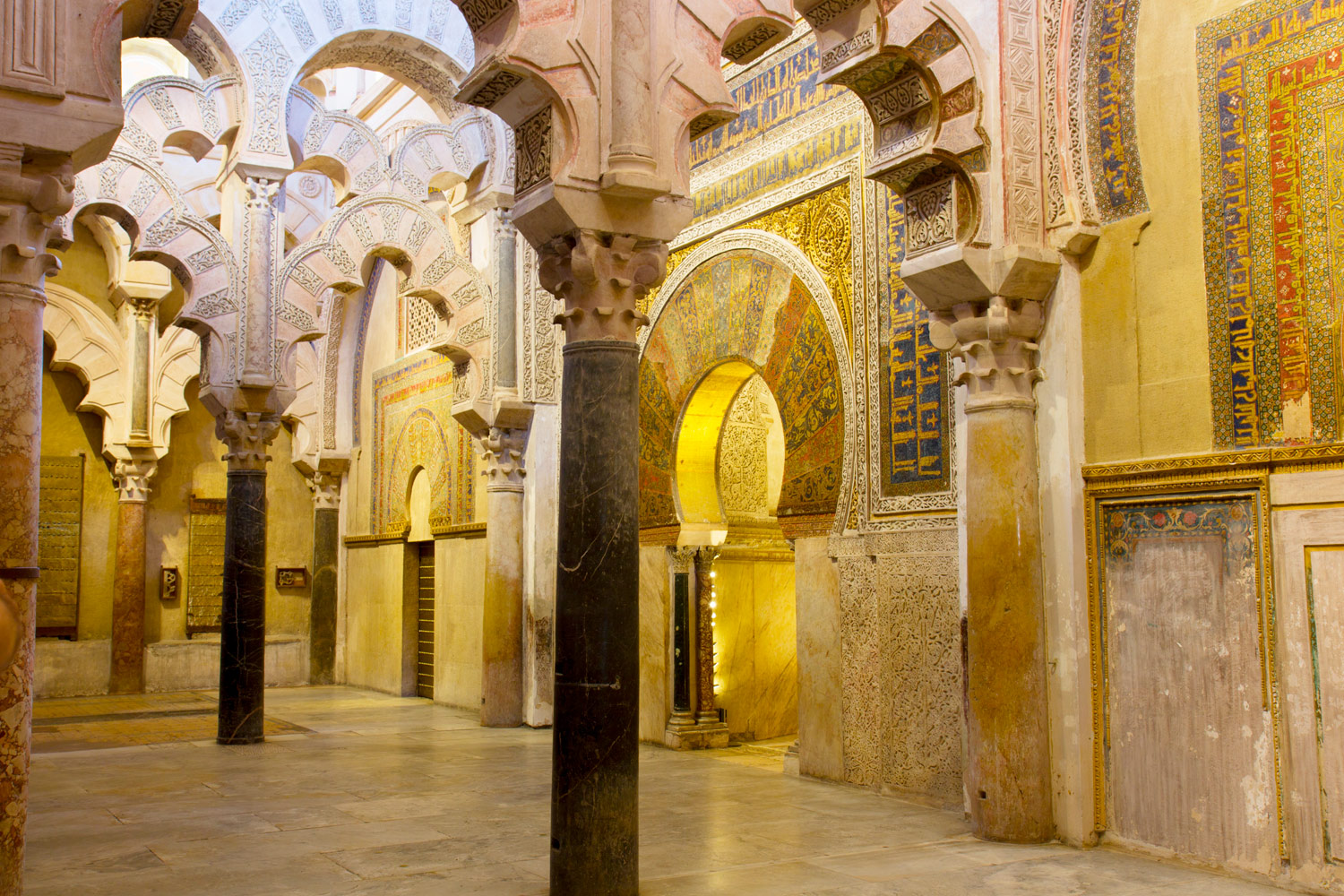 Mezquita de Córdoba a 131 km de Casa Rural Aire